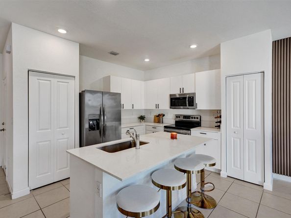 586 NW 203rd Ter, Miami FL 33169