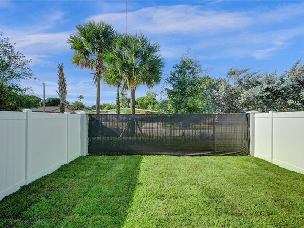 586 NW 203rd Ter, Miami FL 33169