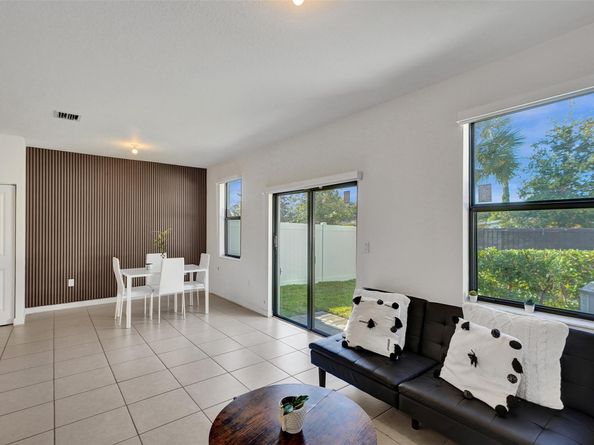 586 NW 203rd Ter, Miami FL 33169