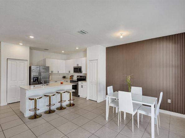 586 NW 203rd Ter, Miami FL 33169