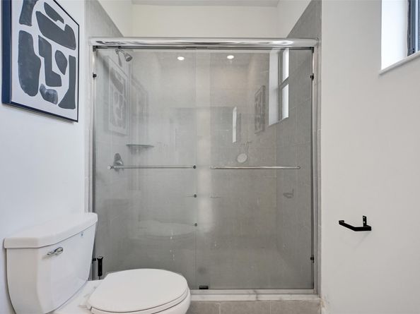 586 NW 203rd Ter, Miami FL 33169