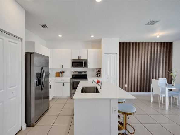 586 NW 203rd Ter, Miami FL 33169