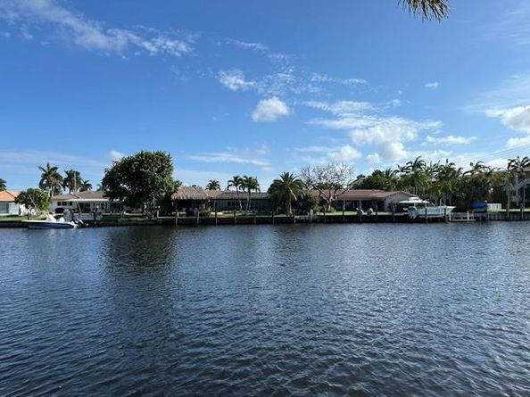 130 Cypress Club Dr 323, Pompano Beach FL 33060