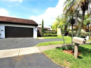 7445 Bay Hill Dr 7445, Hialeah FL 33015