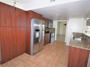 7445 Bay Hill Dr 7445, Hialeah FL 33015