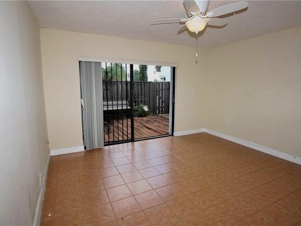 7445 Bay Hill Dr 7445, Hialeah FL 33015