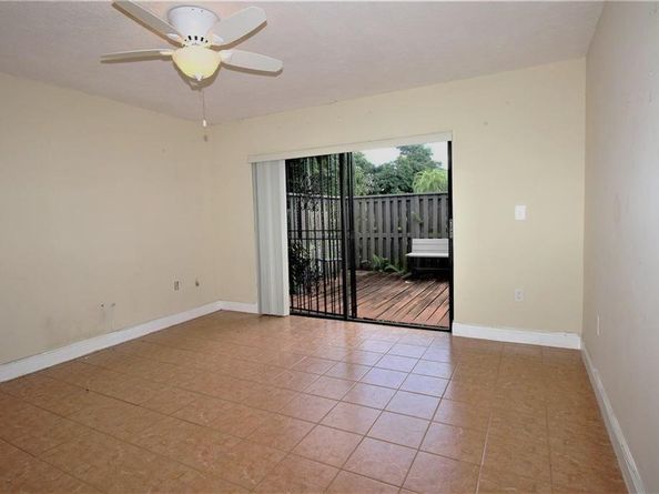 7445 Bay Hill Dr 7445, Hialeah FL 33015