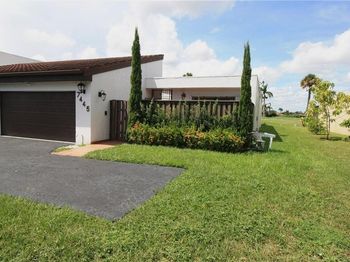 7445 Bay Hill Dr