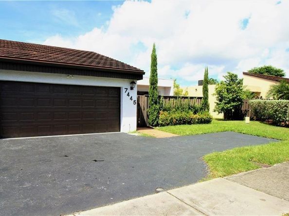 7445 Bay Hill Dr 7445, Hialeah FL 33015