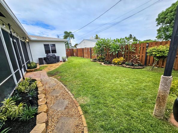380 Laurie Road, West Palm Beach FL 33405