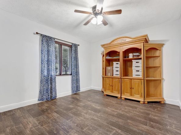 1221 SW 59th Ave, Plantation FL 33317