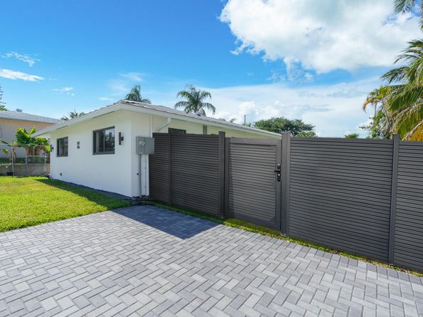 303/305 De Carie, Delray Beach FL 33444