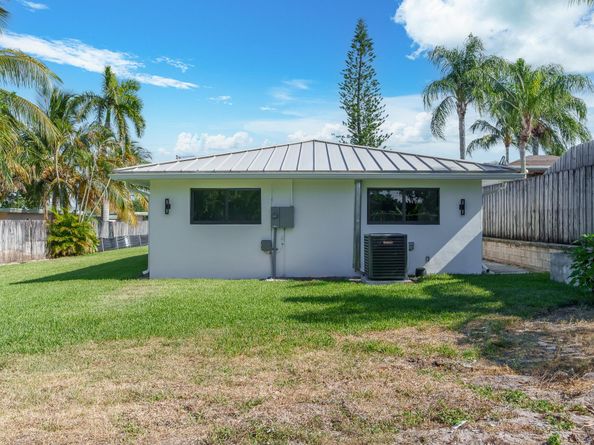 303/305 De Carie, Delray Beach FL 33444