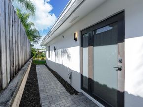 303/305 De Carie, Delray Beach FL 33444