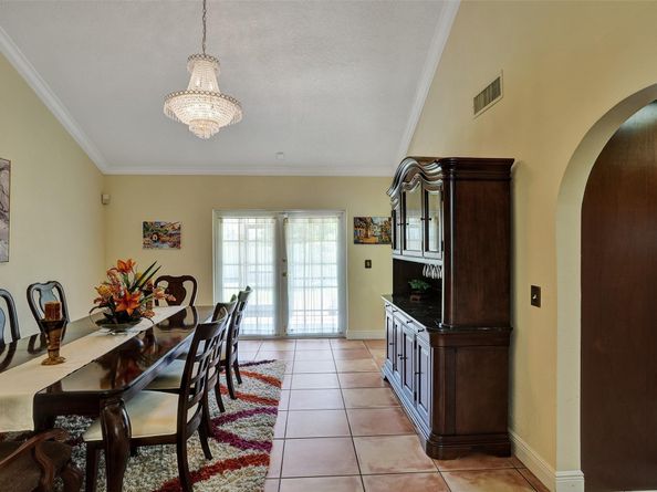2565 Kerry Dr, Cooper City FL 33026