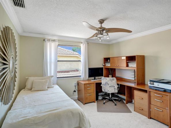 2565 Kerry Dr, Cooper City FL 33026