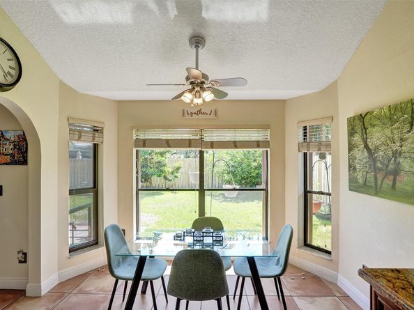 2565 Kerry Dr, Cooper City FL 33026