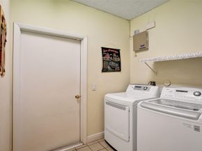 2565 Kerry Dr, Cooper City FL 33026