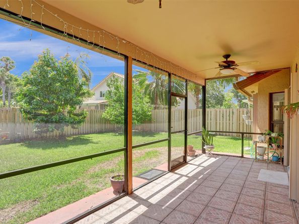 2565 Kerry Dr, Cooper City FL 33026