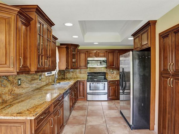 2565 Kerry Dr, Cooper City FL 33026