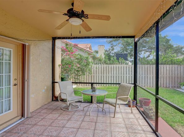 2565 Kerry Dr, Cooper City FL 33026
