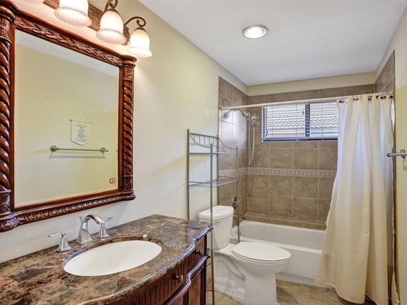 2565 Kerry Dr, Cooper City FL 33026