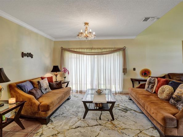 2565 Kerry Dr, Cooper City FL 33026