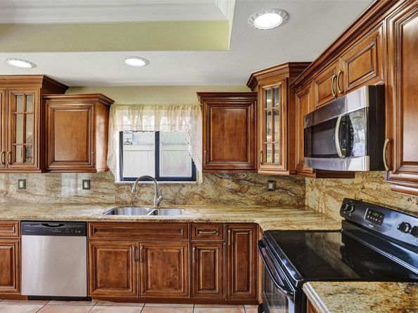 2565 Kerry Dr, Cooper City FL 33026