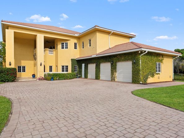 11621 SW 1st St, Plantation FL 33325