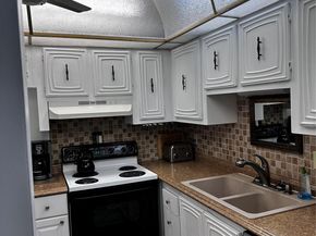 2831 Somerset Dr 118, Lauderdale Lakes FL 33311