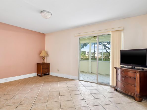 127 Southampton B 127, West Palm Beach FL 33417