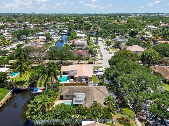 5921 SW 18th St, Plantation FL 33317