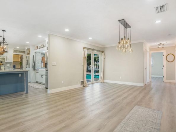 5921 SW 18th St, Plantation FL 33317
