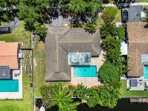 5921 SW 18th St, Plantation FL 33317