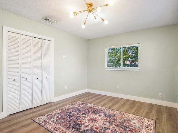 5921 SW 18th St, Plantation FL 33317