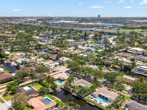 5921 SW 18th St, Plantation FL 33317
