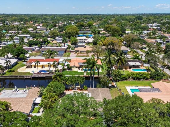 5921 SW 18th St, Plantation FL 33317