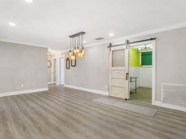 5921 SW 18th St, Plantation FL 33317