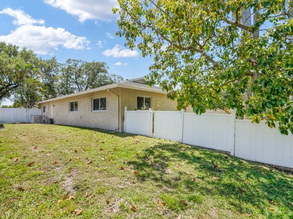 5921 SW 18th St, Plantation FL 33317