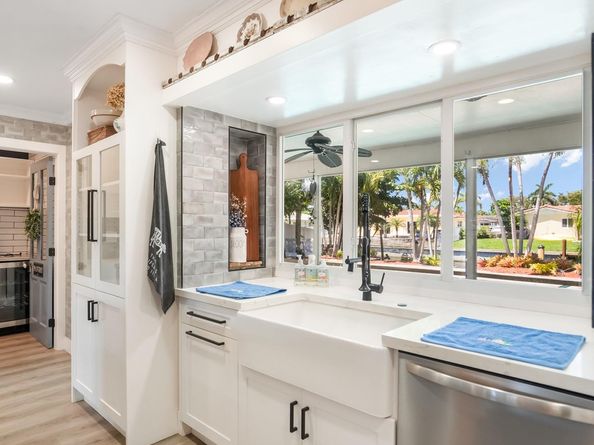 5921 SW 18th St, Plantation FL 33317