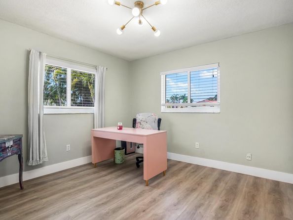 5921 SW 18th St, Plantation FL 33317