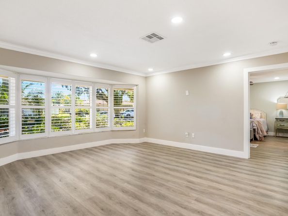 5921 SW 18th St, Plantation FL 33317