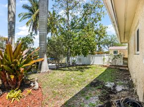 5921 SW 18th St, Plantation FL 33317