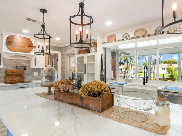 5921 SW 18th St, Plantation FL 33317