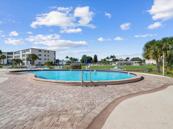412 Sheffield Q, West Palm Beach FL 33417