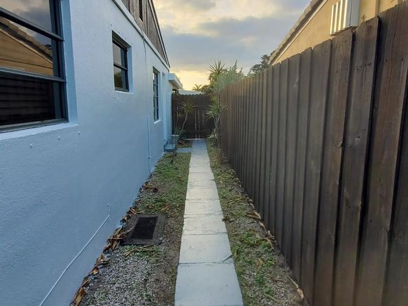5208 NE 5th Ave, Oakland Park FL 33334