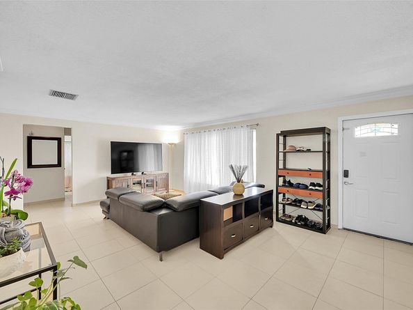 5718 NW 68 Ave, Tamarac FL 33321