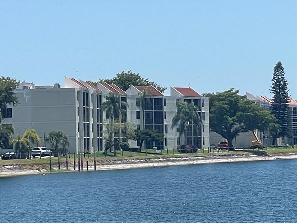 111 Lake Emerald Dr 308, Oakland Park FL 33309