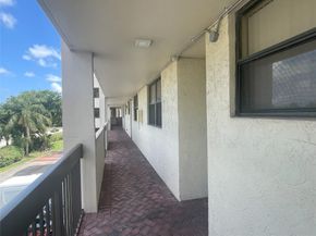 111 Lake Emerald Dr 308, Oakland Park FL 33309