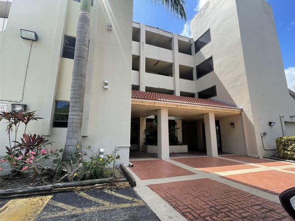 111 Lake Emerald Dr 308, Oakland Park FL 33309